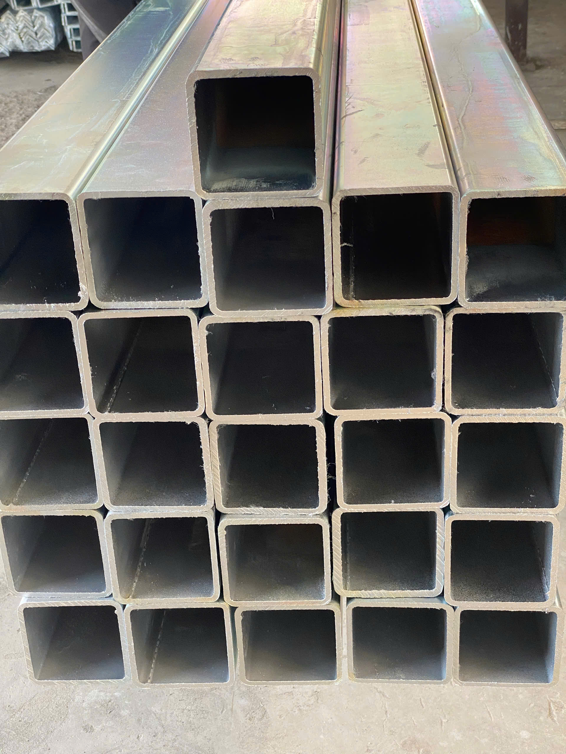 Galvanized CHS circular hollow section steel